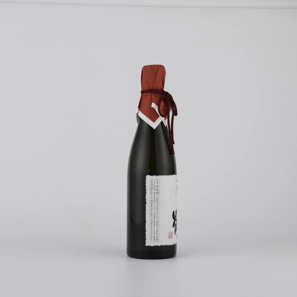 〆張鶴 純米大吟醸 RED LABEL 720ml - Image 2